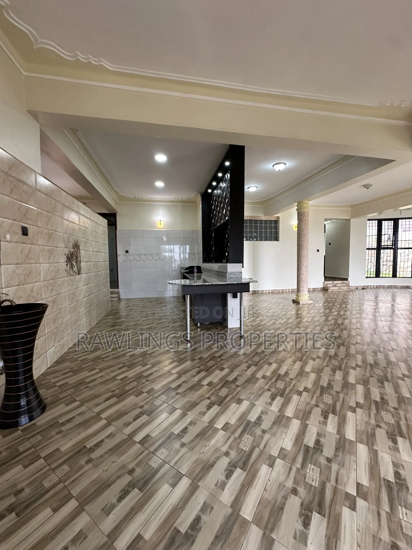 5bdrm Mansion in Diplomat, Makindye for rent in Makindye