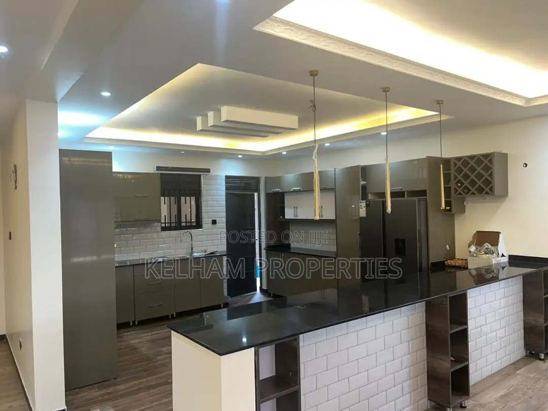 Furnished 6bdrm Duplex in Entebbe Seguku, Central Division for rent in Central Division