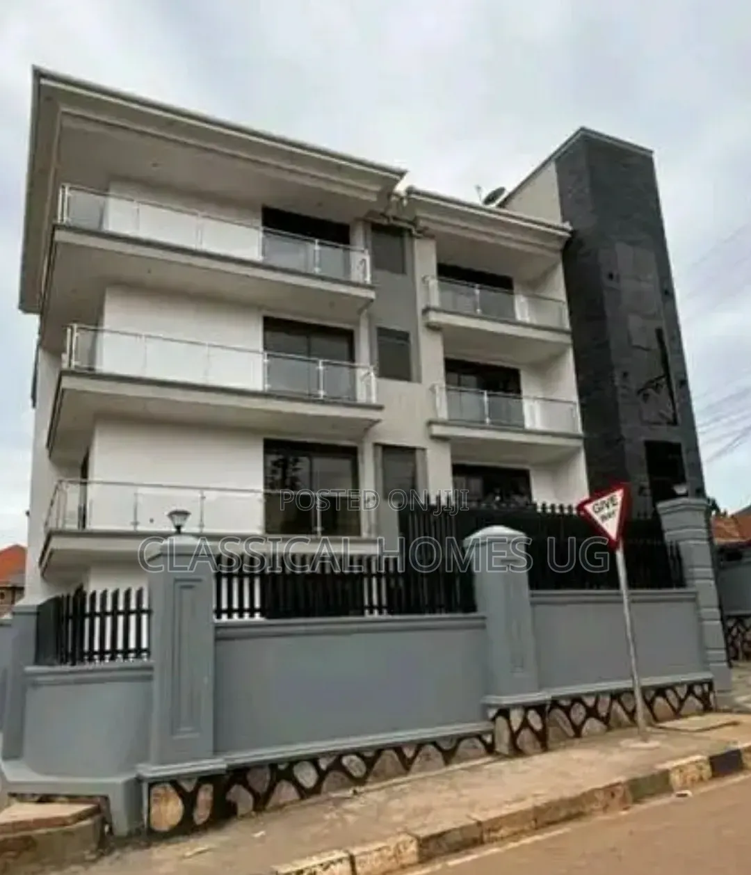 3bdrm Apartment in Lubowa Entebbe Road, Central Division for rent in Central Division