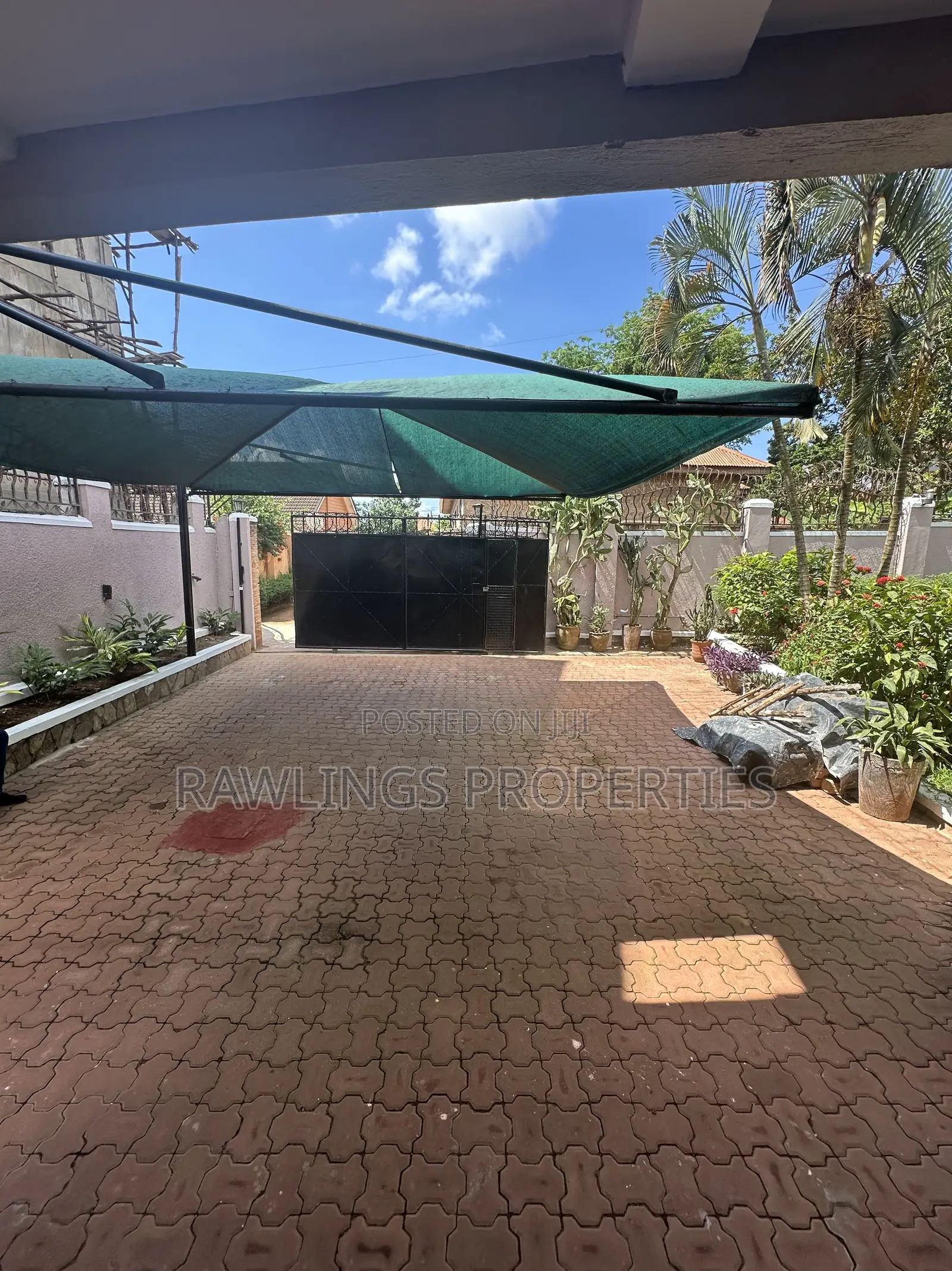 4bdrm Bungalow in Buziga, Makindye for sale in Makindye