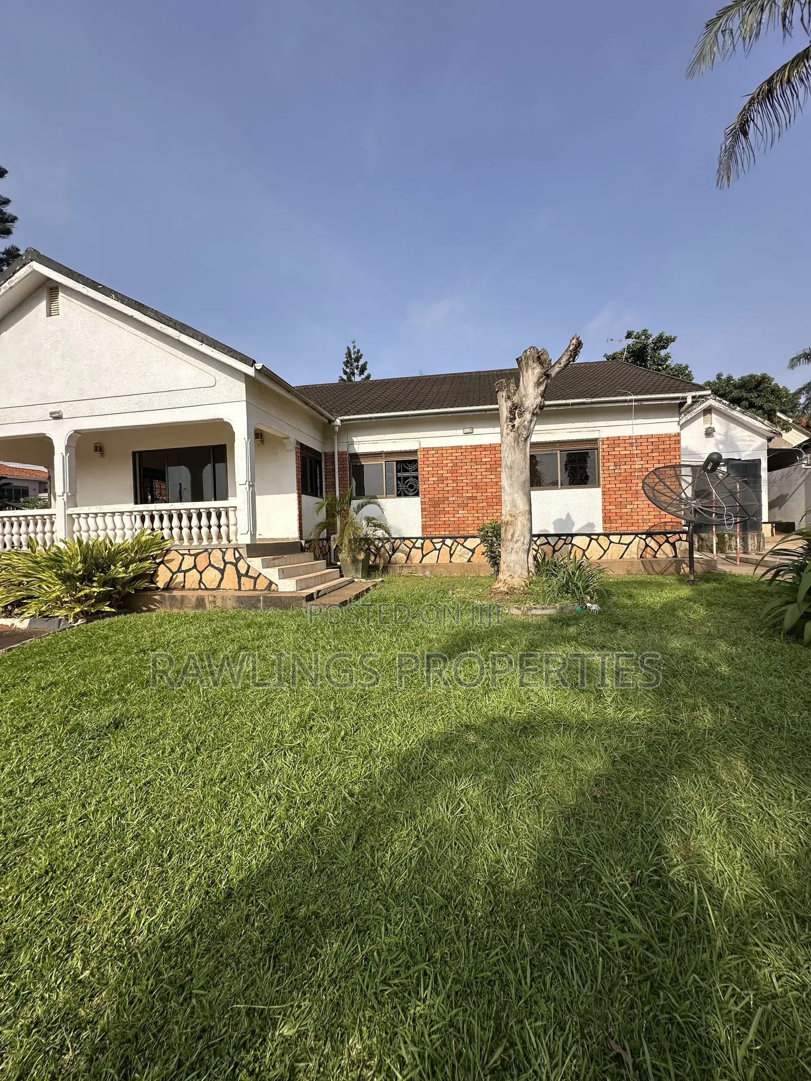 4bdrm Bungalow in Muyenga, Makindye for sale in Makindye