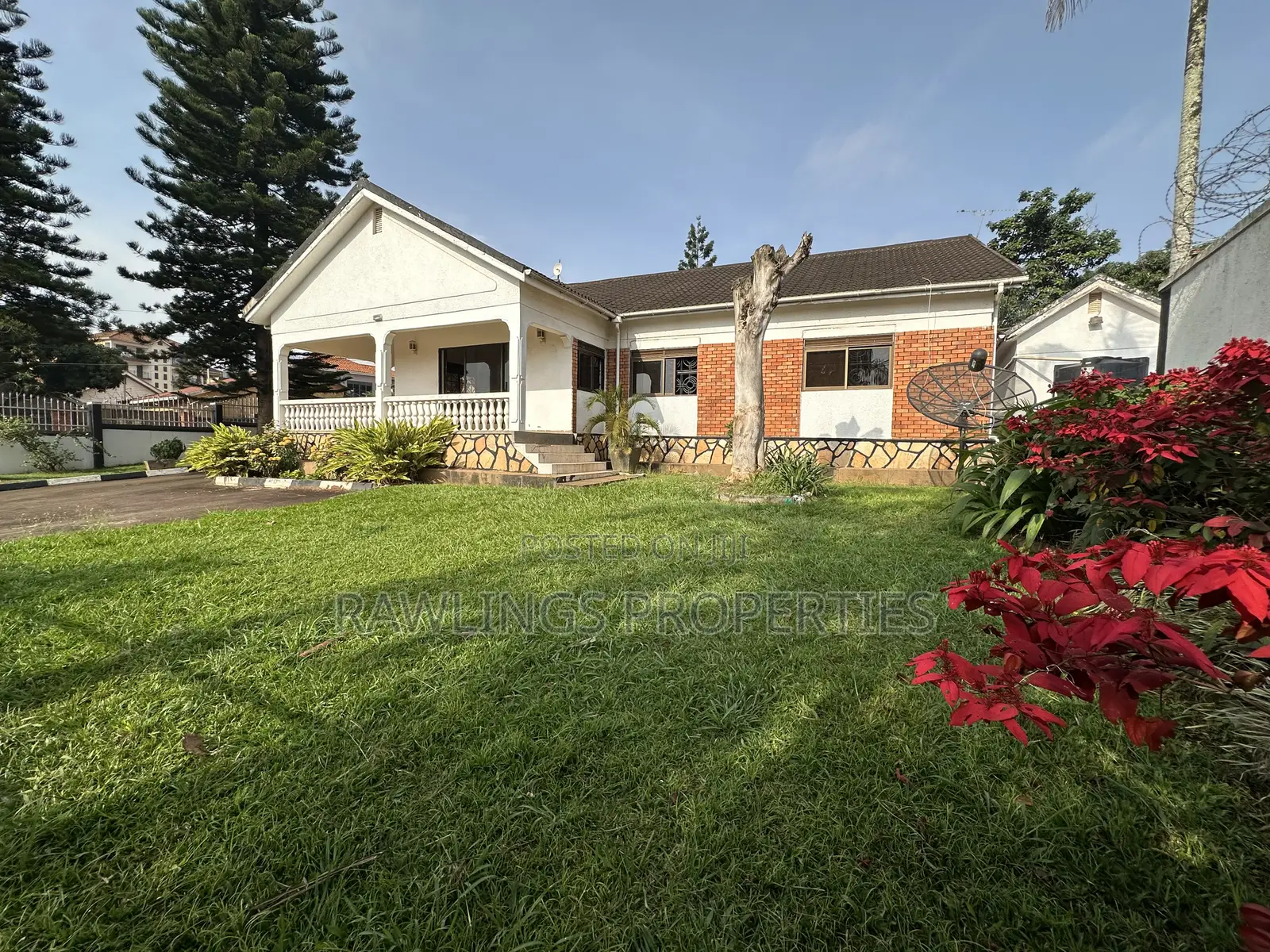 4bdrm Bungalow in Muyenga, Makindye for sale in Makindye