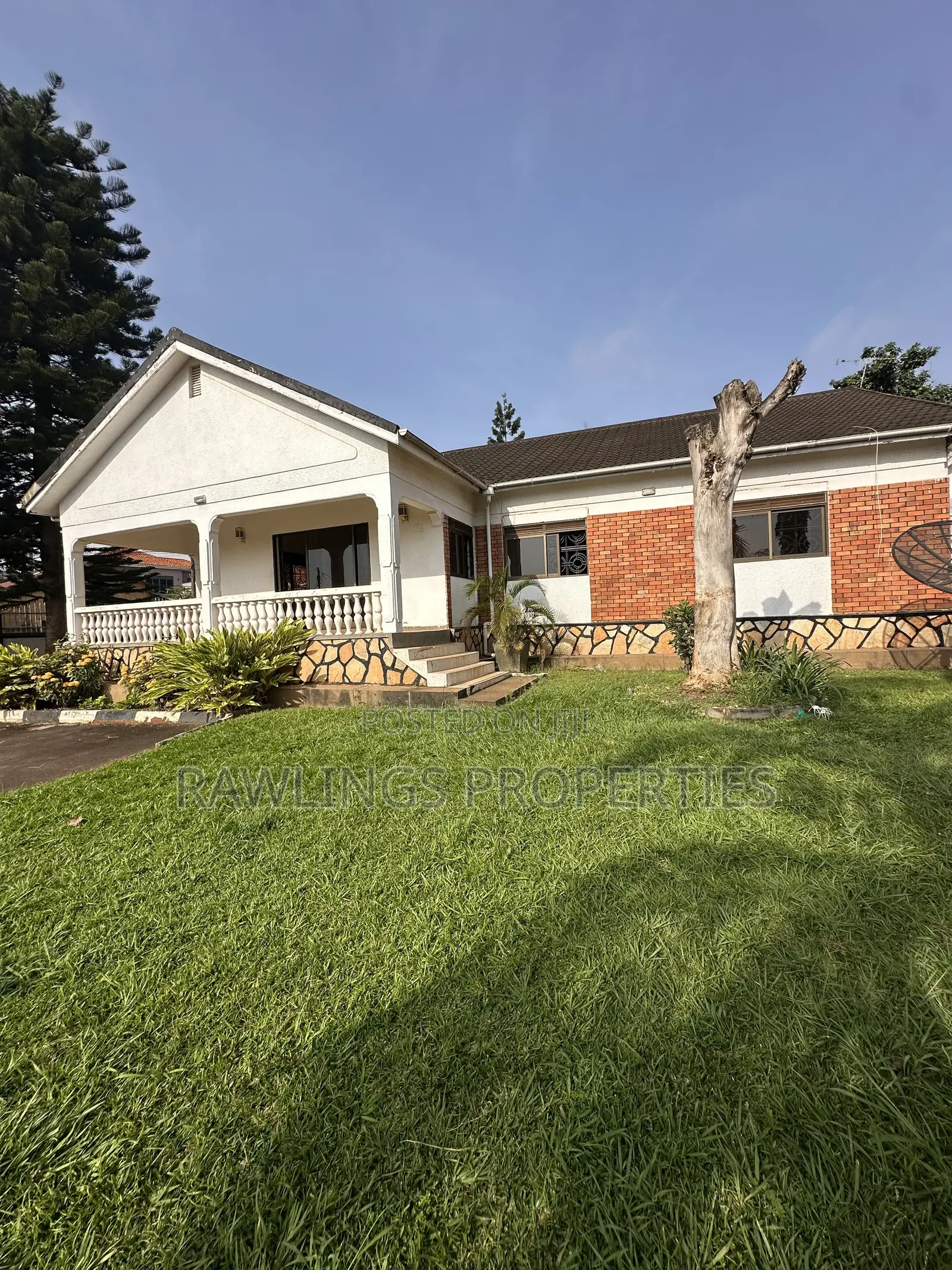 4bdrm Bungalow in Muyenga, Makindye for sale in Makindye