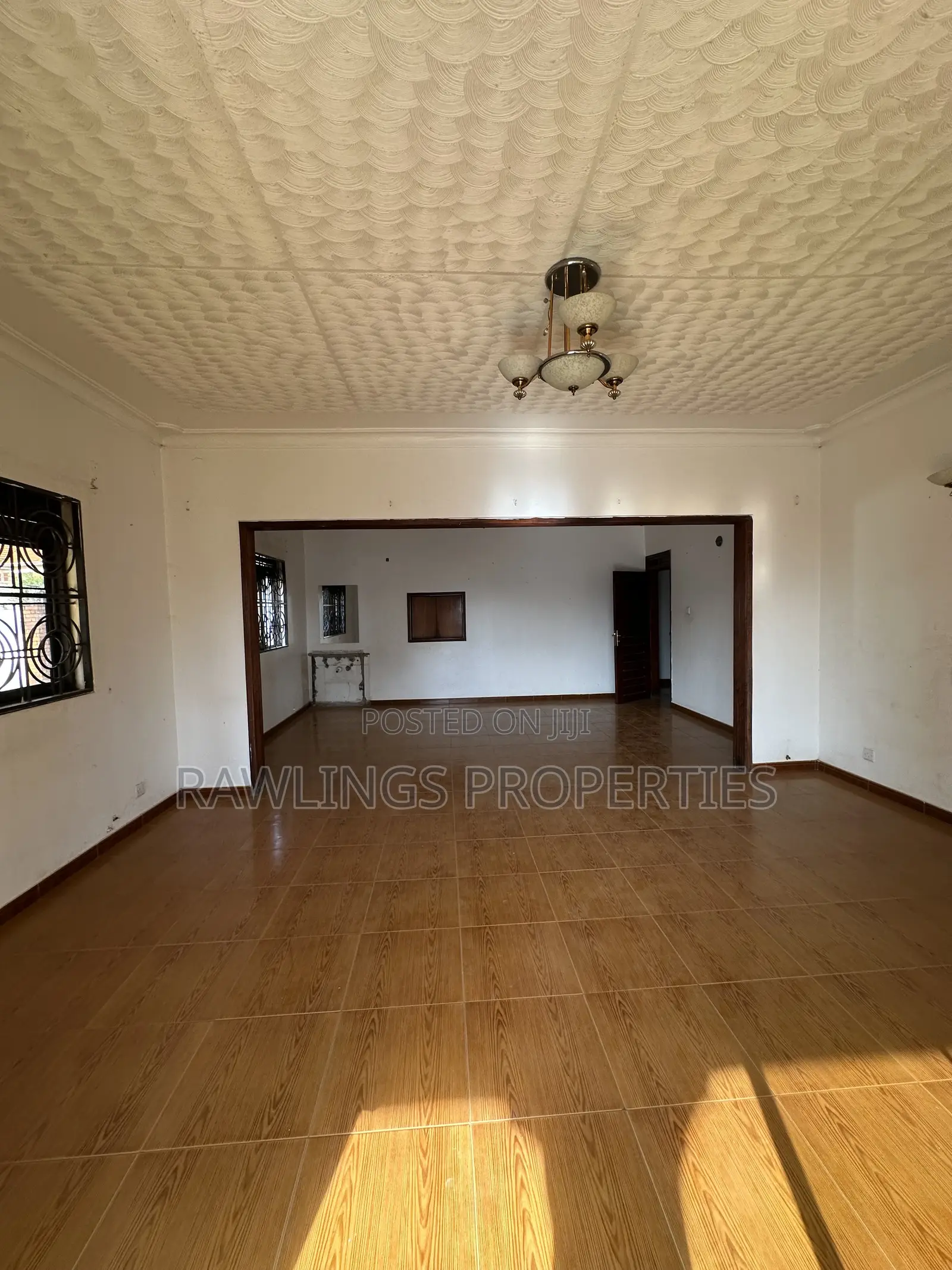 4bdrm Bungalow in Muyenga, Makindye for sale in Makindye