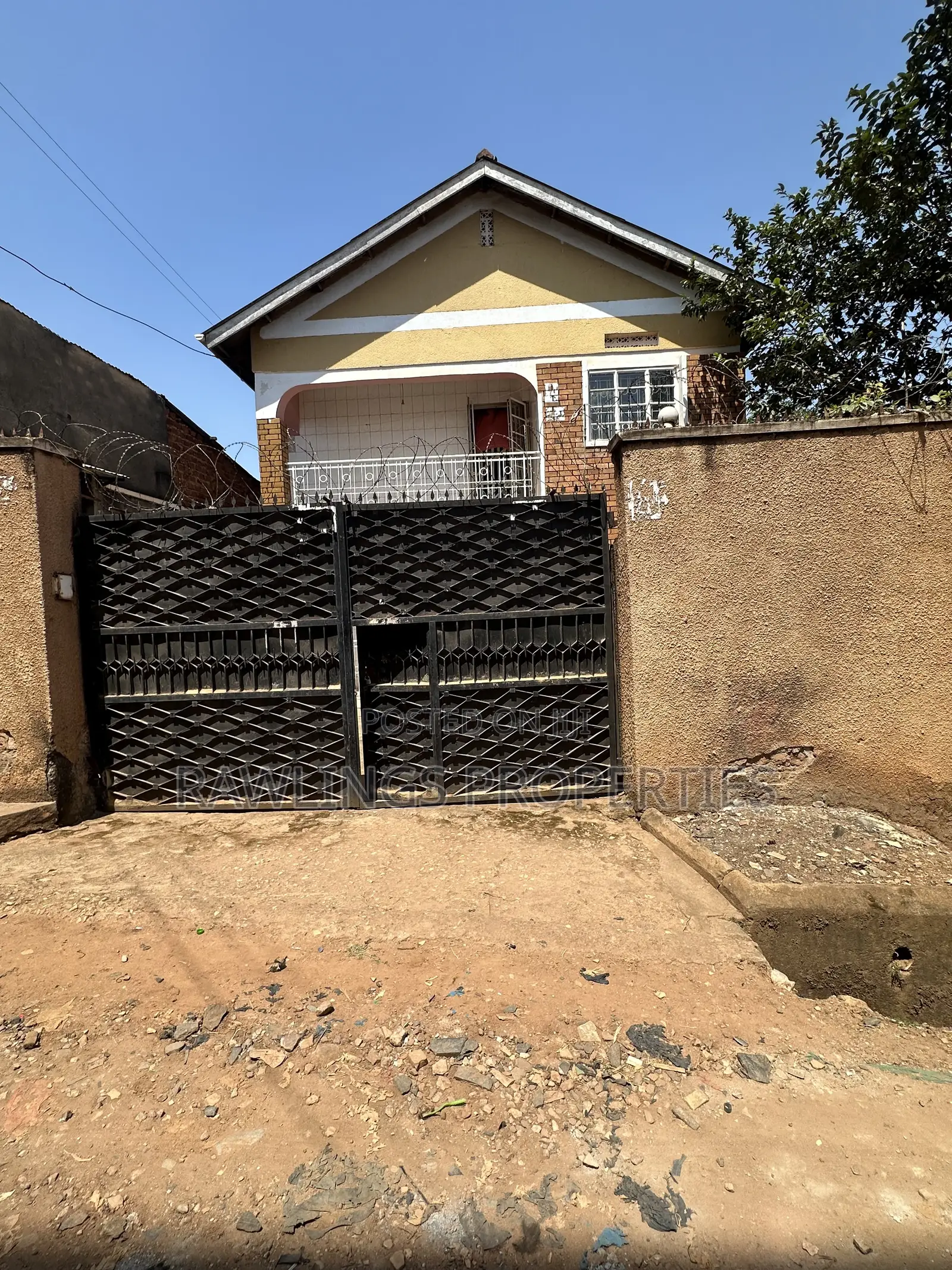 4bdrm Duplex in Najjanankumbi, Makindye for sale in Makindye