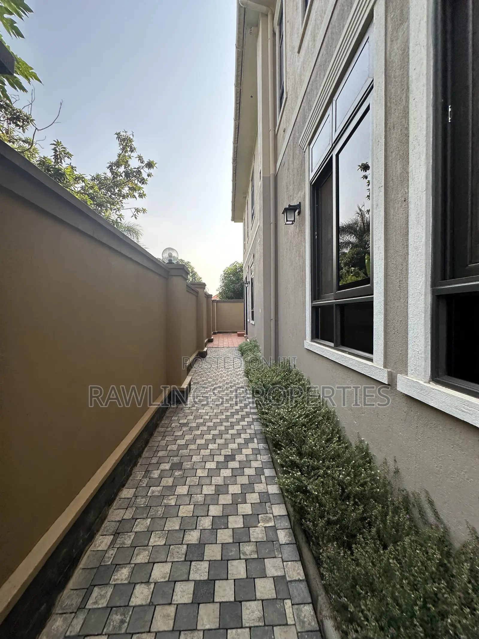 5bdrm Duplex in Bunga, Makindye for sale in Makindye