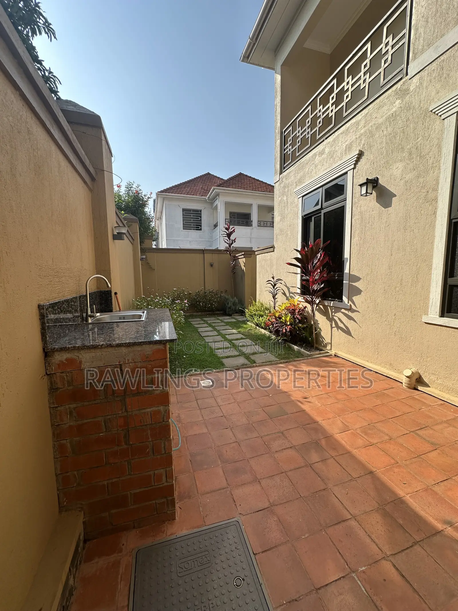5bdrm Duplex in Bunga, Makindye for sale in Makindye