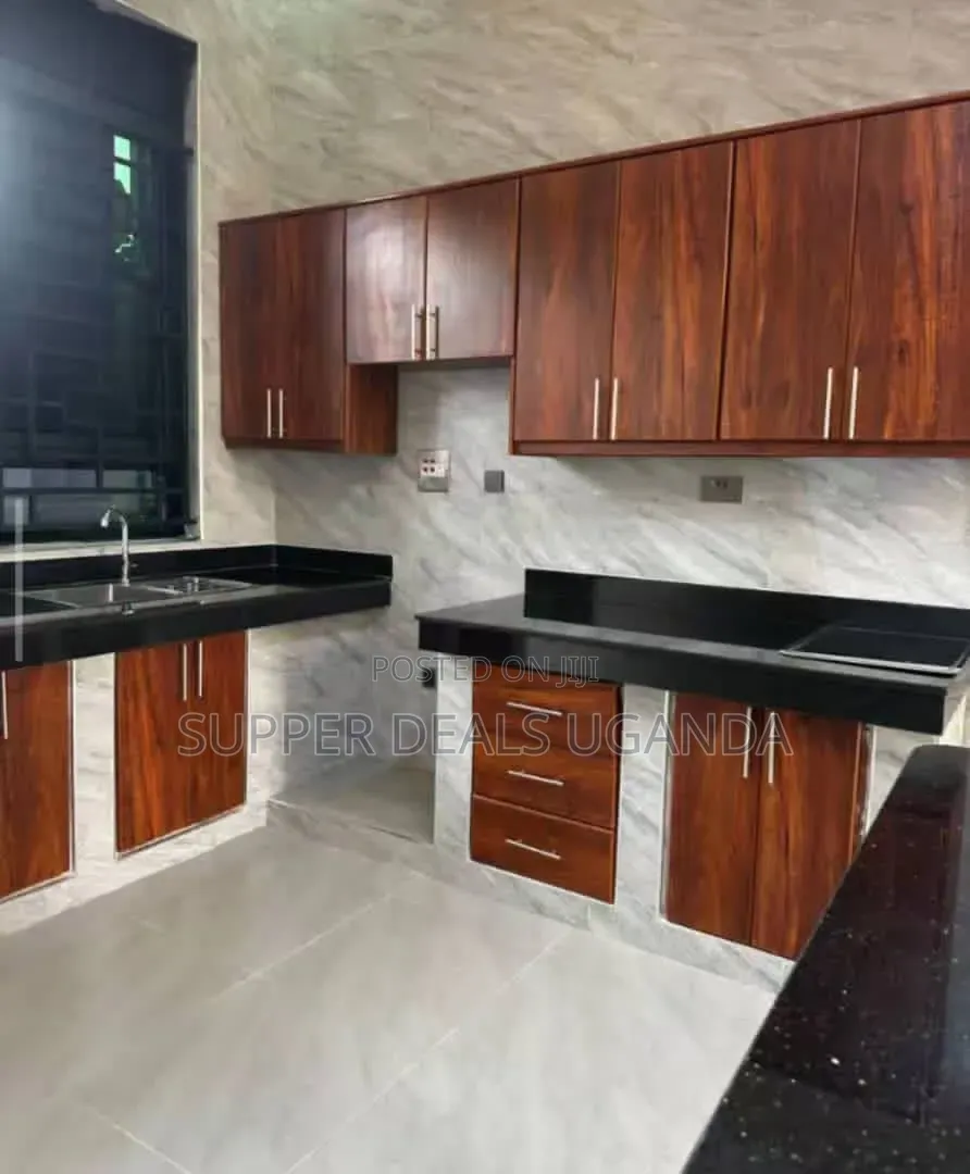 5bdrm Duplex in Kyanja, Nakawa for sale in Nakawa