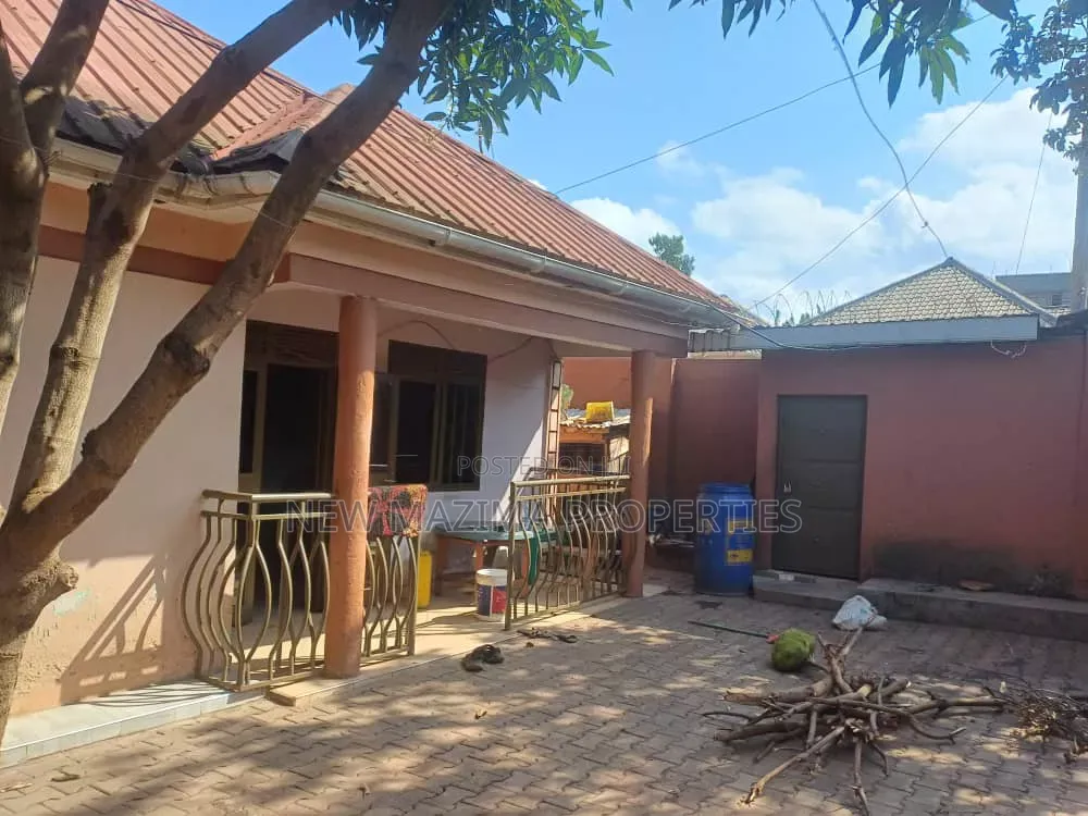 2bdrm Bungalow in Busabaala, Central Division for sale in Central Division