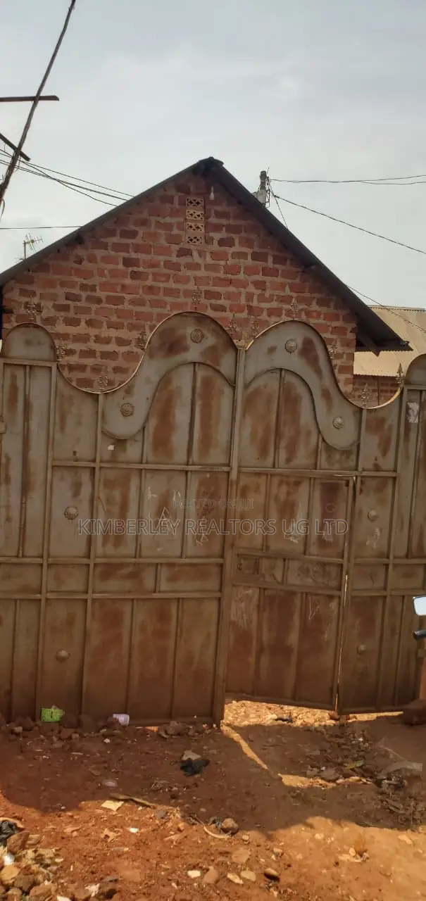 7bdrm Duplex in Nabweru for sale in Nabweru