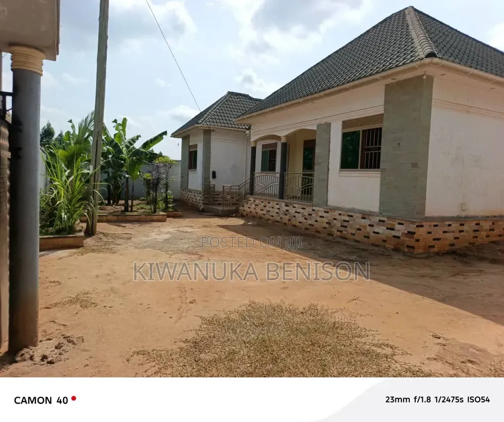 3bdrm Bungalow in Nsangi, Central Division for sale in Central Division