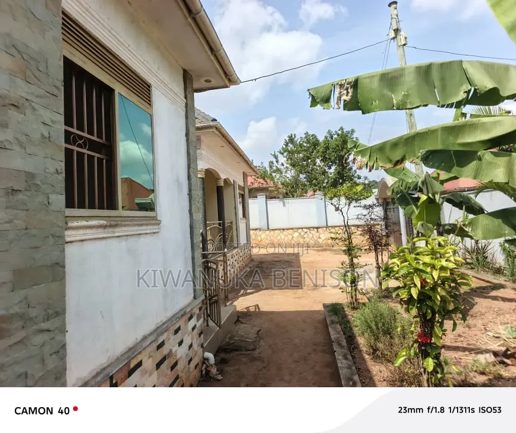 3bdrm Bungalow in Nsangi, Central Division for sale in Central Division