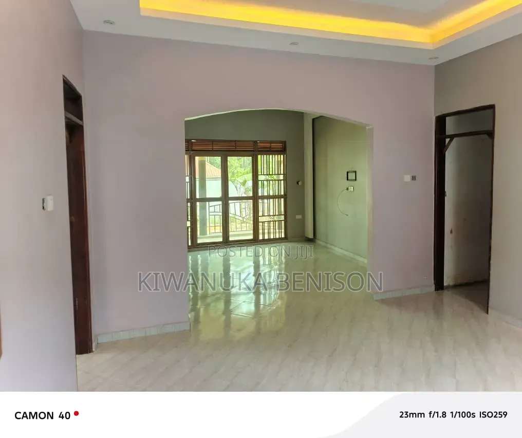 3bdrm Bungalow in Nsangi, Central Division for sale in Central Division