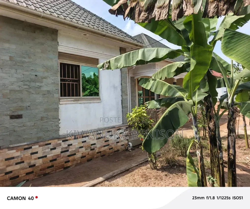 3bdrm Bungalow in Nsangi, Central Division for sale in Central Division