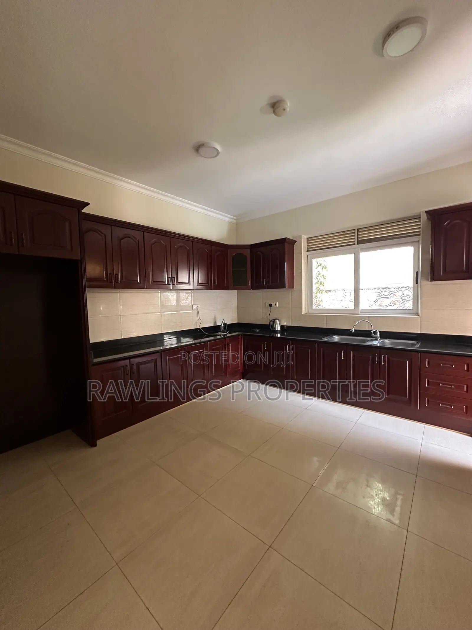 4bdrm Townhouse / Terrace in Munyonyo, Makindye for rent in Makindye
