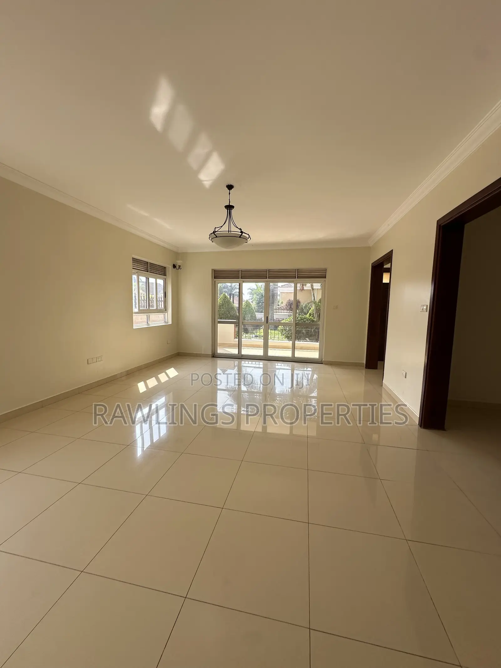 4bdrm Townhouse / Terrace in Munyonyo, Makindye for rent in Makindye