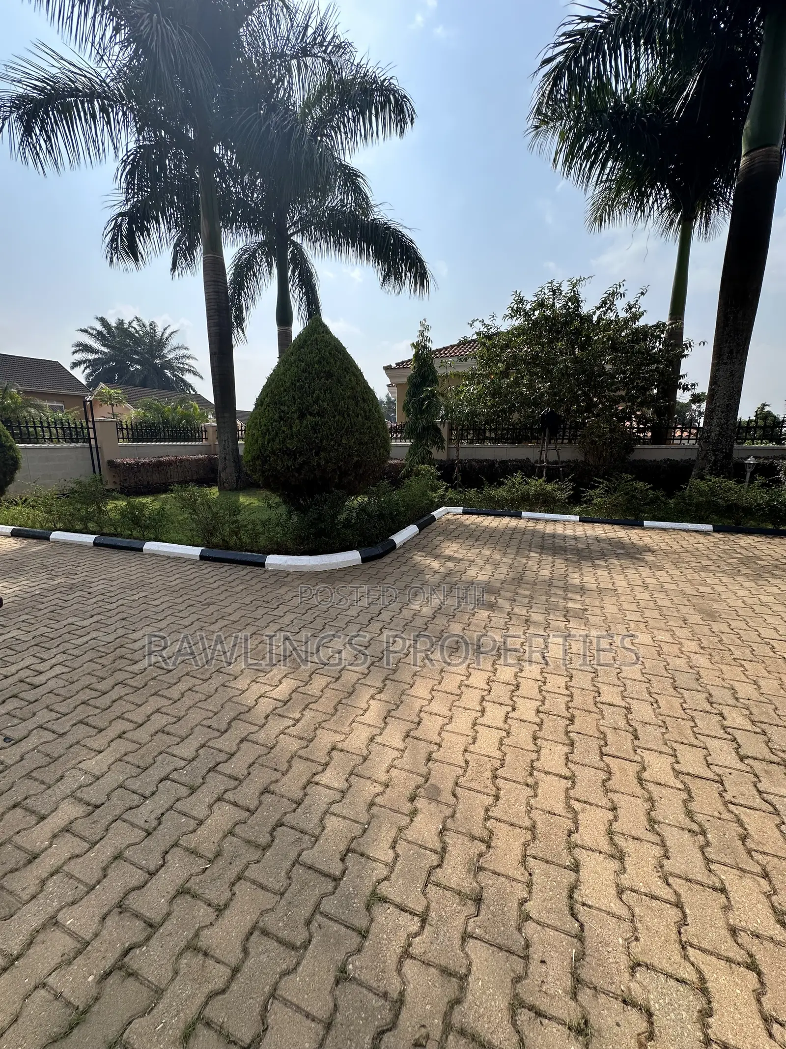 4bdrm Townhouse / Terrace in Munyonyo, Makindye for rent in Makindye