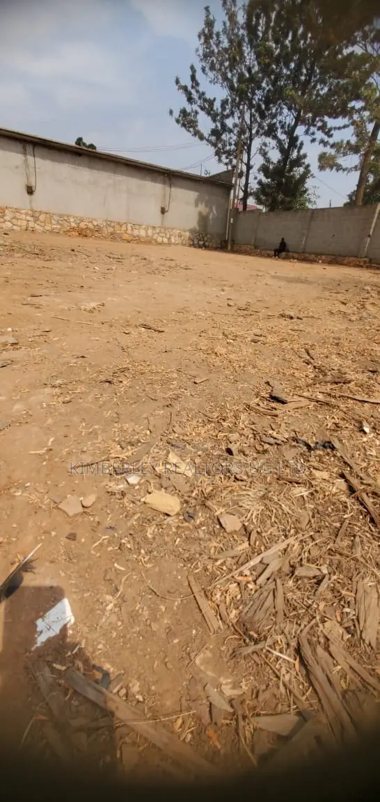 4 Shops 3 Single Rooms – Nakulabye in Rubaga