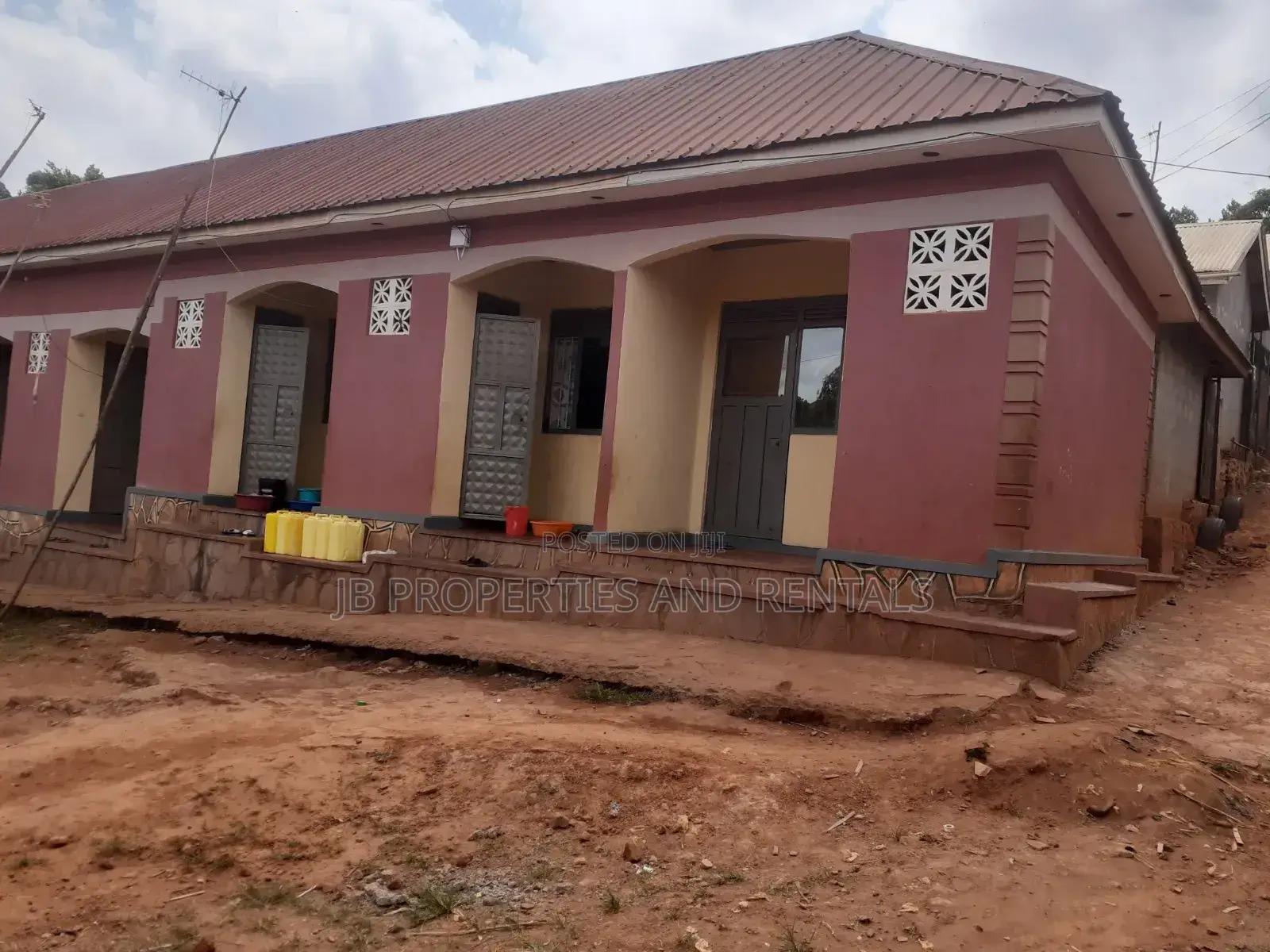 1bdrm House in 7 Units Single Rooms for sale in Bulenga
