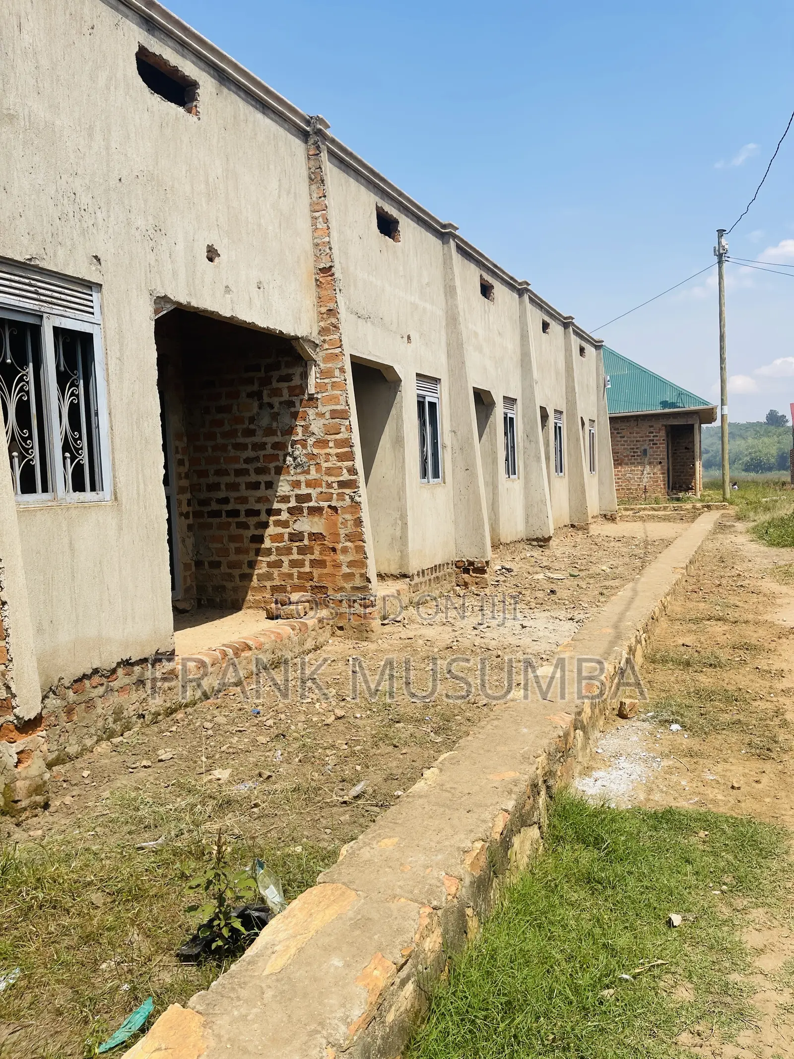 5 Double Rentals for Sale in Busukuma