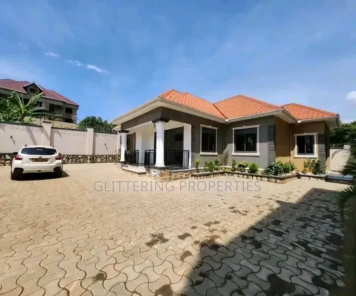 4bdrm Bungalow in Kitende Entebbe Road, Central Division for rent in Central Division