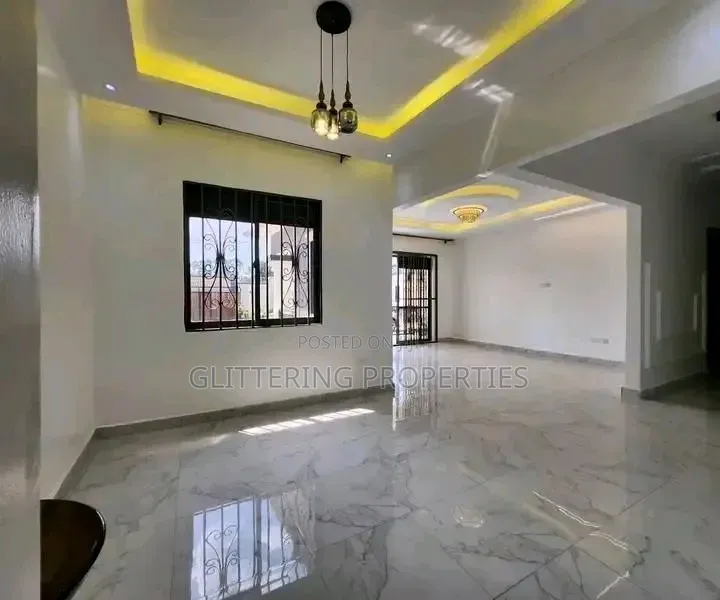 4bdrm Bungalow in Kitende Entebbe Road, Central Division for rent in Central Division
