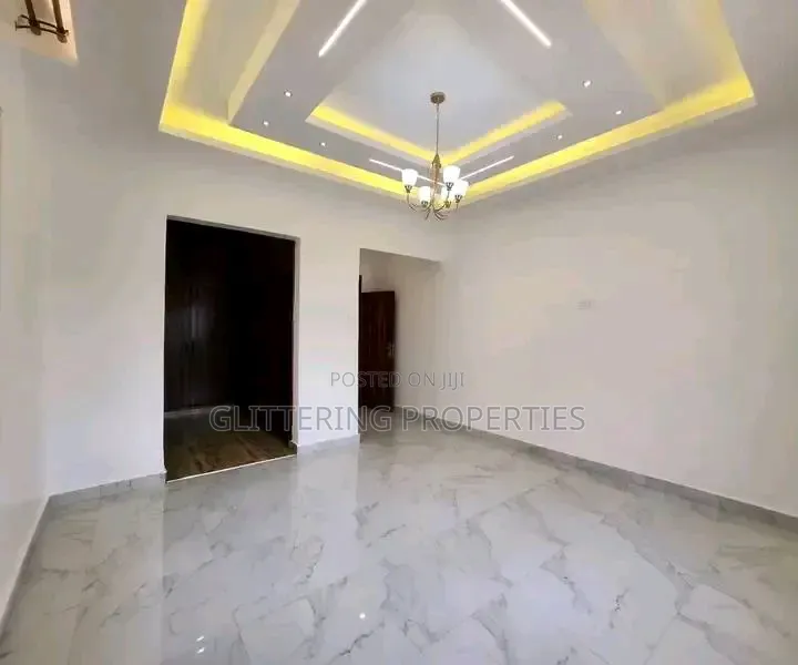 4bdrm Bungalow in Kitende Entebbe Road, Central Division for rent in Central Division