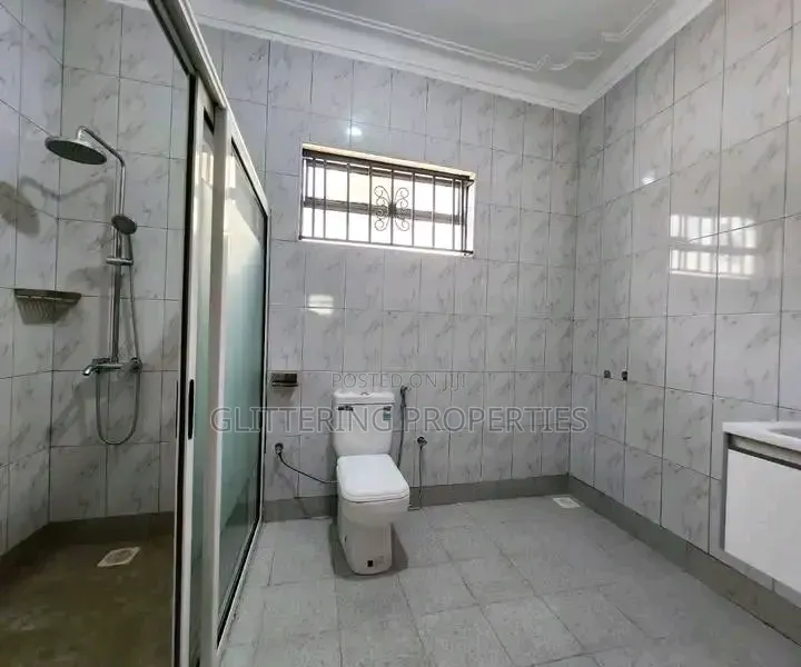 4bdrm Bungalow in Kitende Entebbe Road, Central Division for rent in Central Division