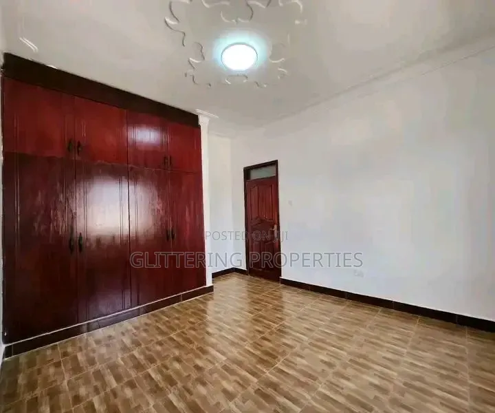 4bdrm Bungalow in Kitende Entebbe Road, Central Division for rent in Central Division