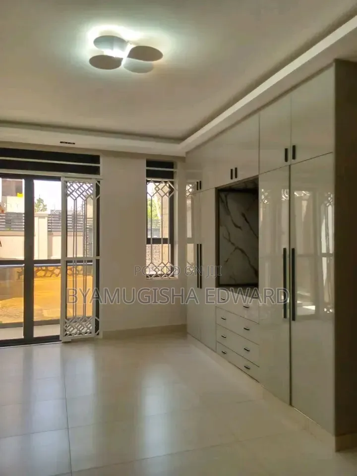 3bdrm House in Standalone Kisaasi, Central Division for rent in Central Division