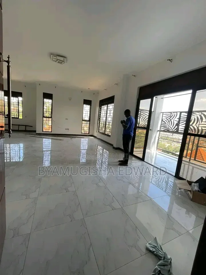 2bdrm House in Kisaasi, Central Division for rent in Central Division