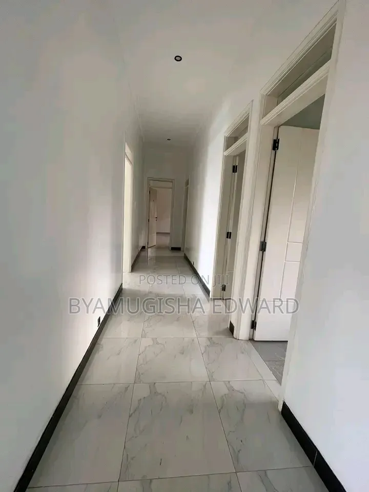 2bdrm House in Kisaasi, Central Division for rent in Central Division