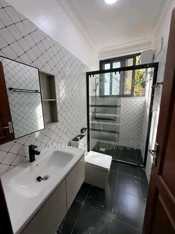 2bdrm House in Kisaasi, Central Division for rent in Central Division