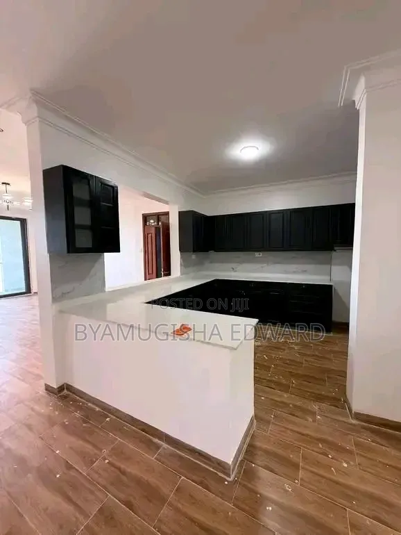 2bdrm House in Kisaasi, Central Division for rent in Central Division