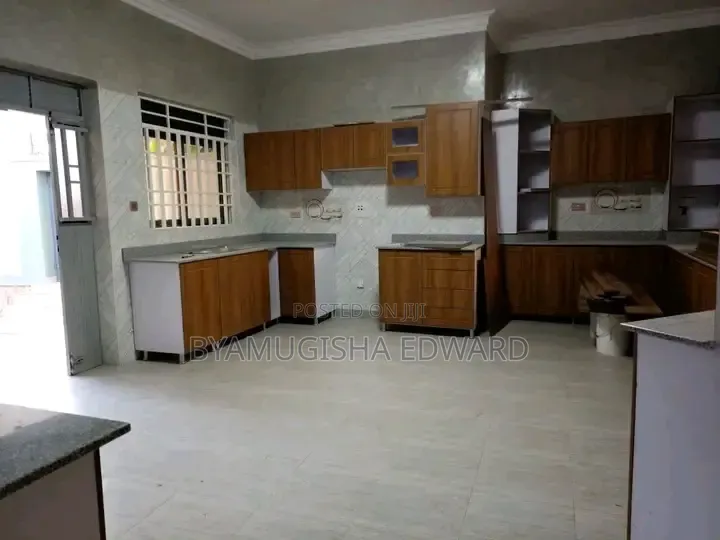 3bdrm House in Standalone Kisaasi, Central Division for rent in Central Division