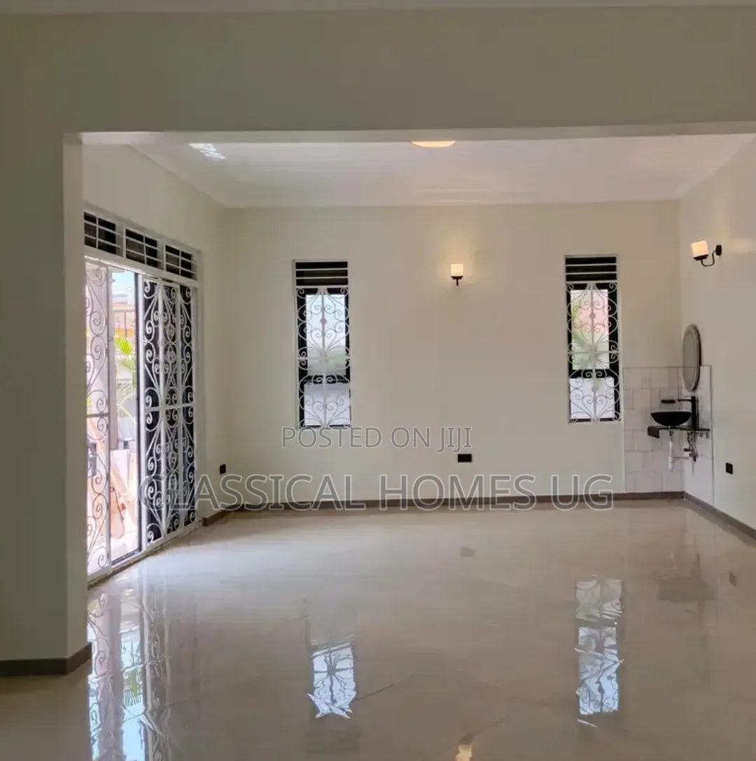 4bdrm Bungalow in Akright Bwebajja, Central Division for rent in Central Division
