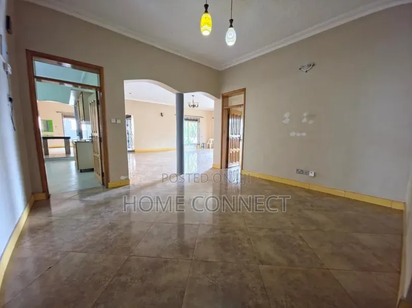 5bdrm Bungalow in Bugoloobi Luthuli, Central Division for rent in Central Division