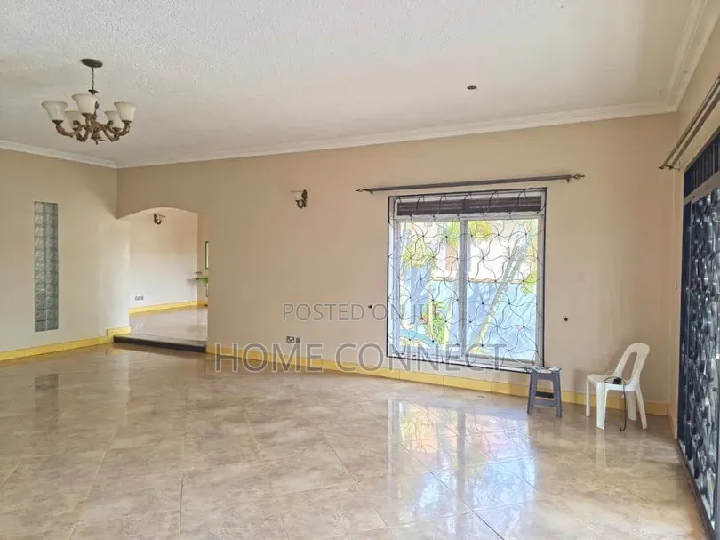 5bdrm Bungalow in Bugoloobi Luthuli, Central Division for rent in Central Division