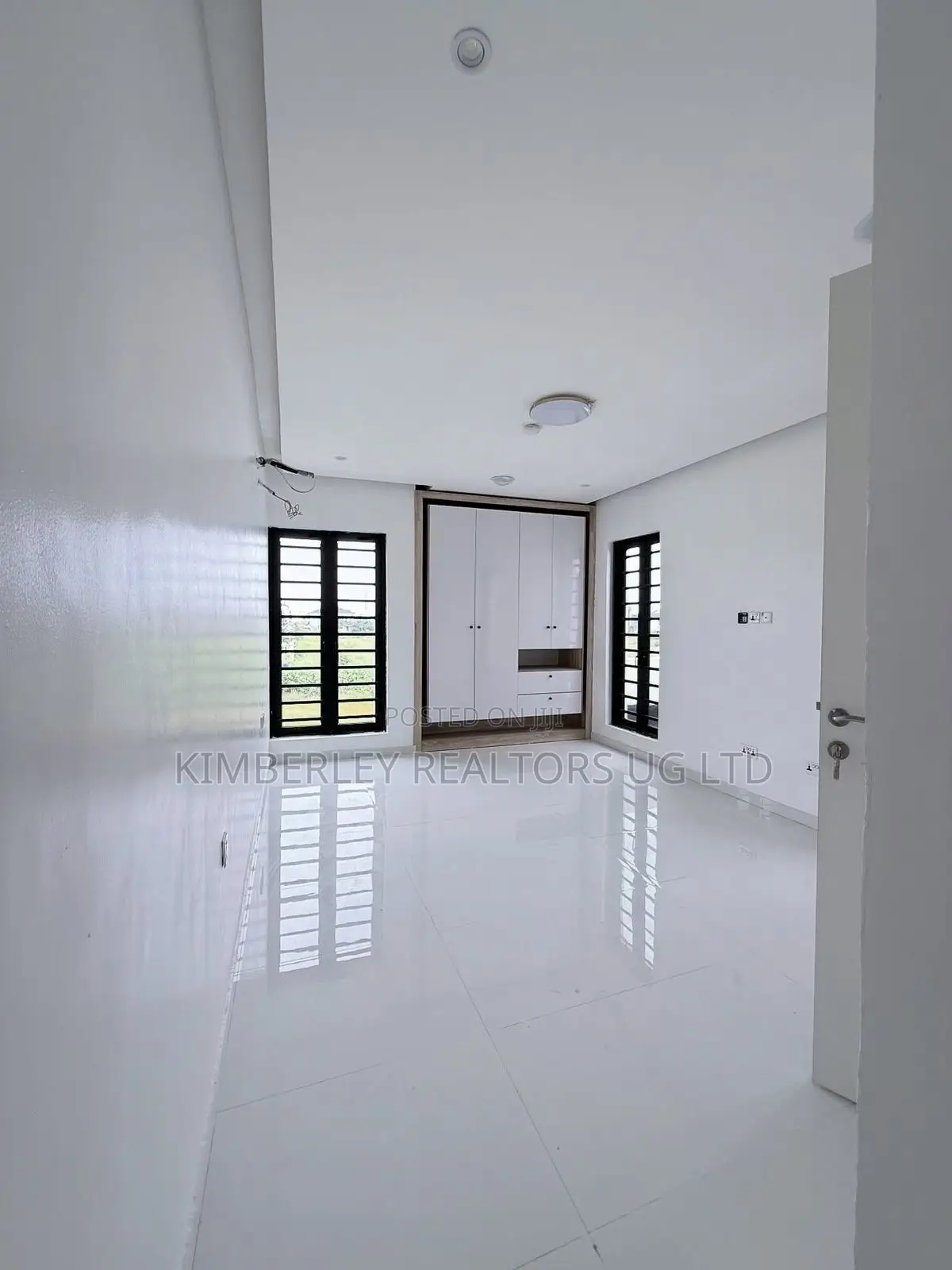 16bdrm Apartment in Central Division for sale in Central Division