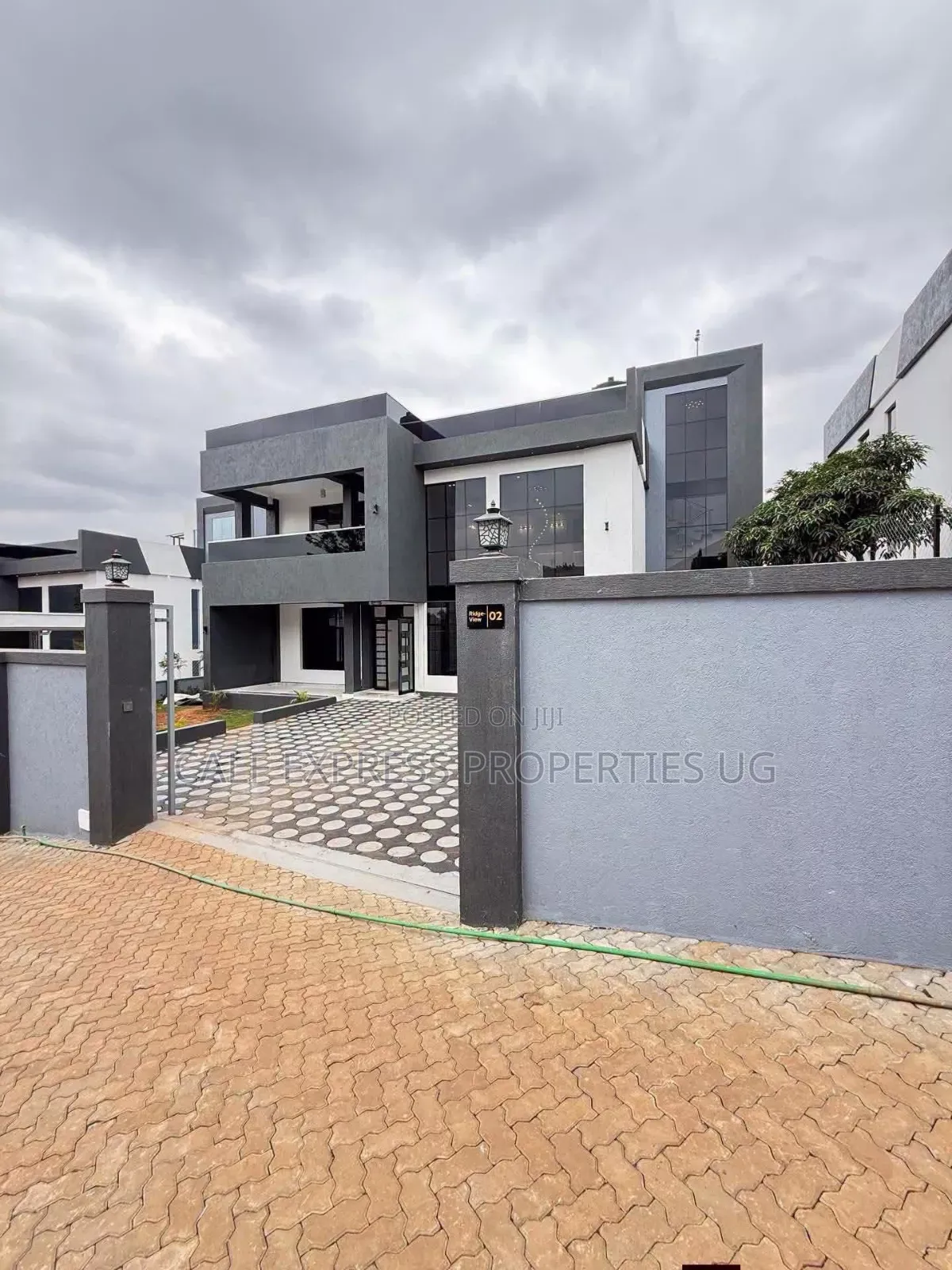 4bdrm Duplex in Kansanga Estate, Central Division for rent in Central Division