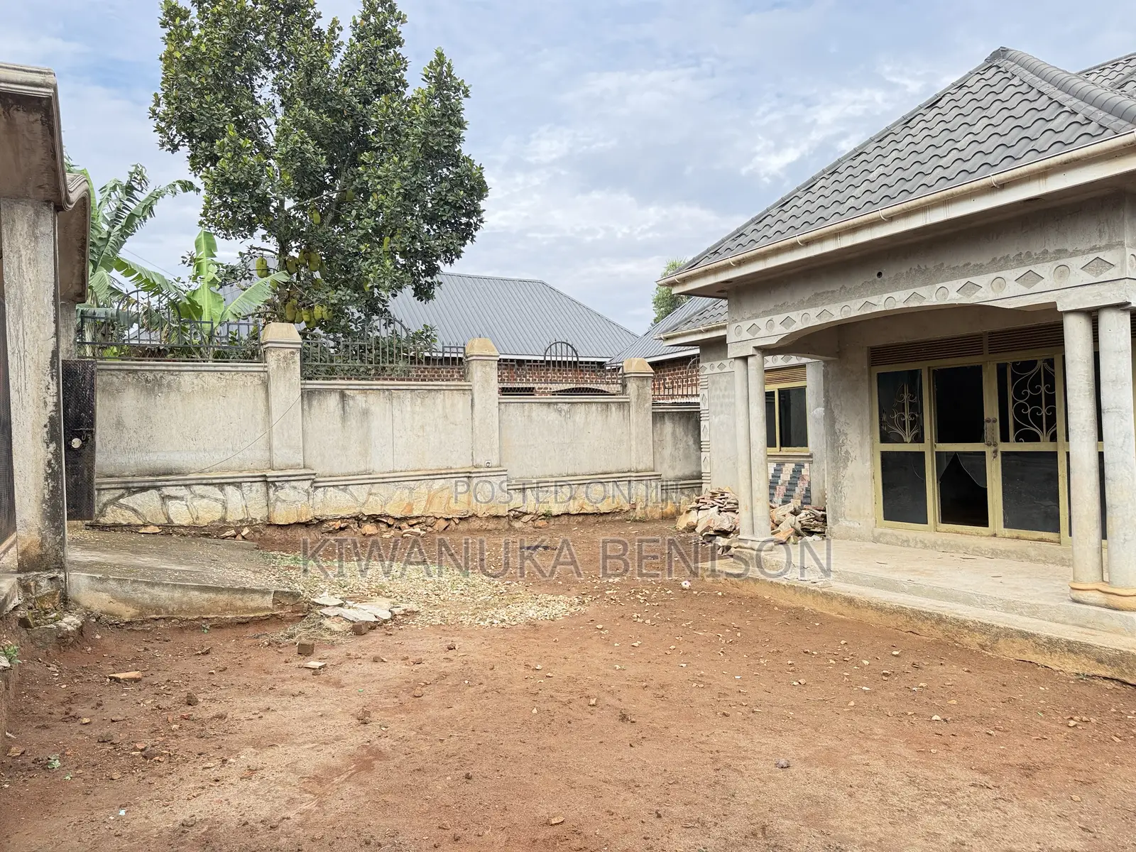 3bdrm Bungalow in Buloba, Central Division for sale in Central Division