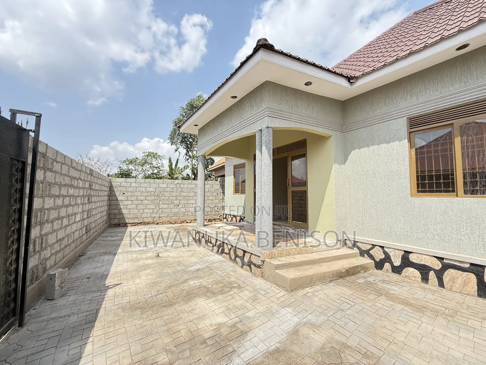 3bdrm Bungalow in Buloba, Central Division for sale in Central Division