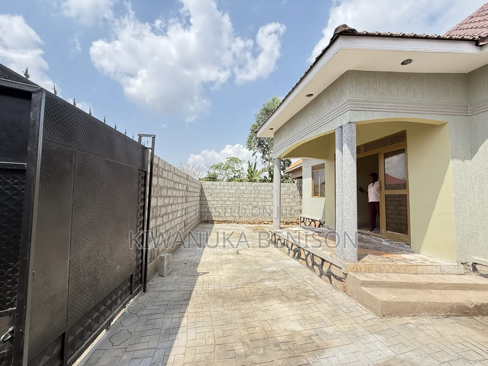 3bdrm Bungalow in Buloba, Central Division for sale in Central Division