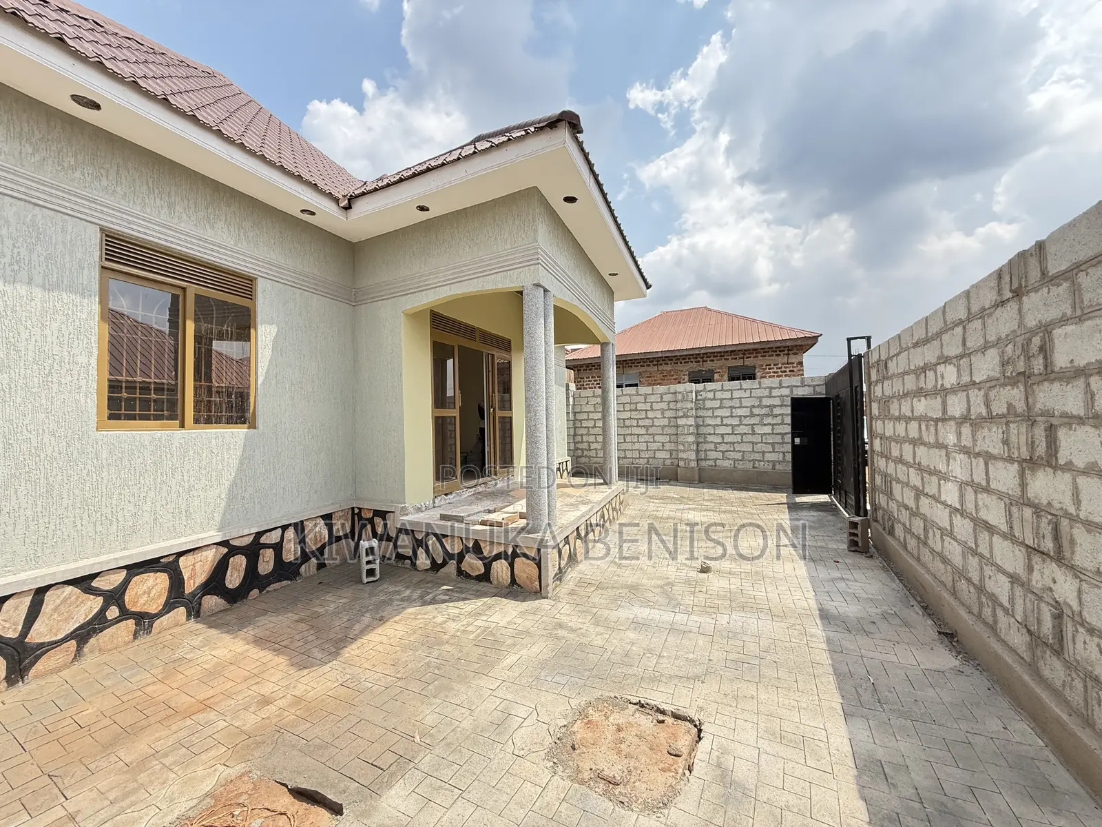 3bdrm Bungalow in Buloba, Central Division for sale in Central Division