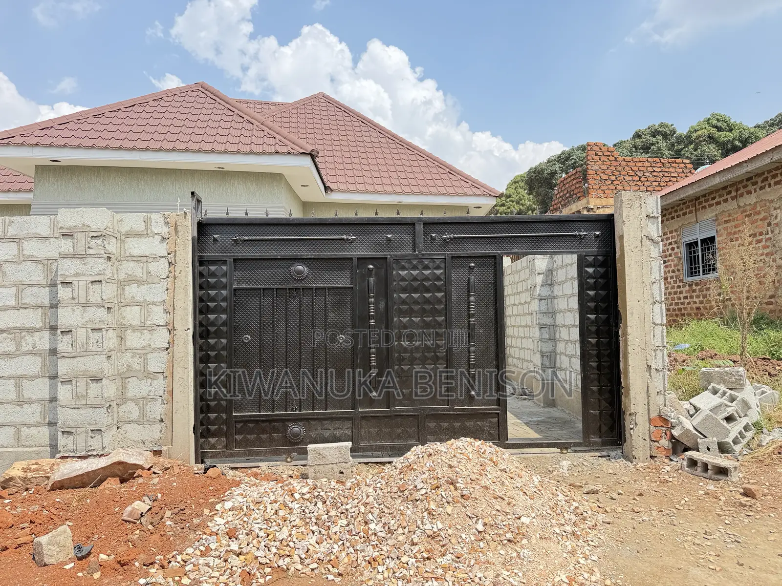 3bdrm Bungalow in Buloba, Central Division for sale in Central Division