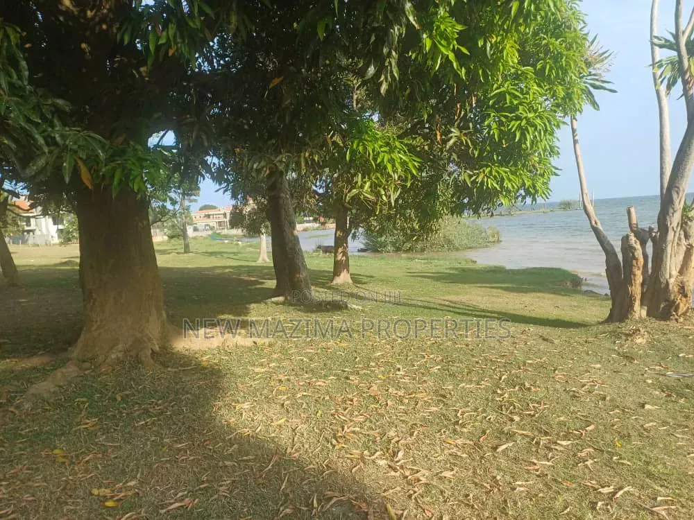 Very Beautiful Plot With Clear Blake View Forced Sale After Munyonyo in Central Division