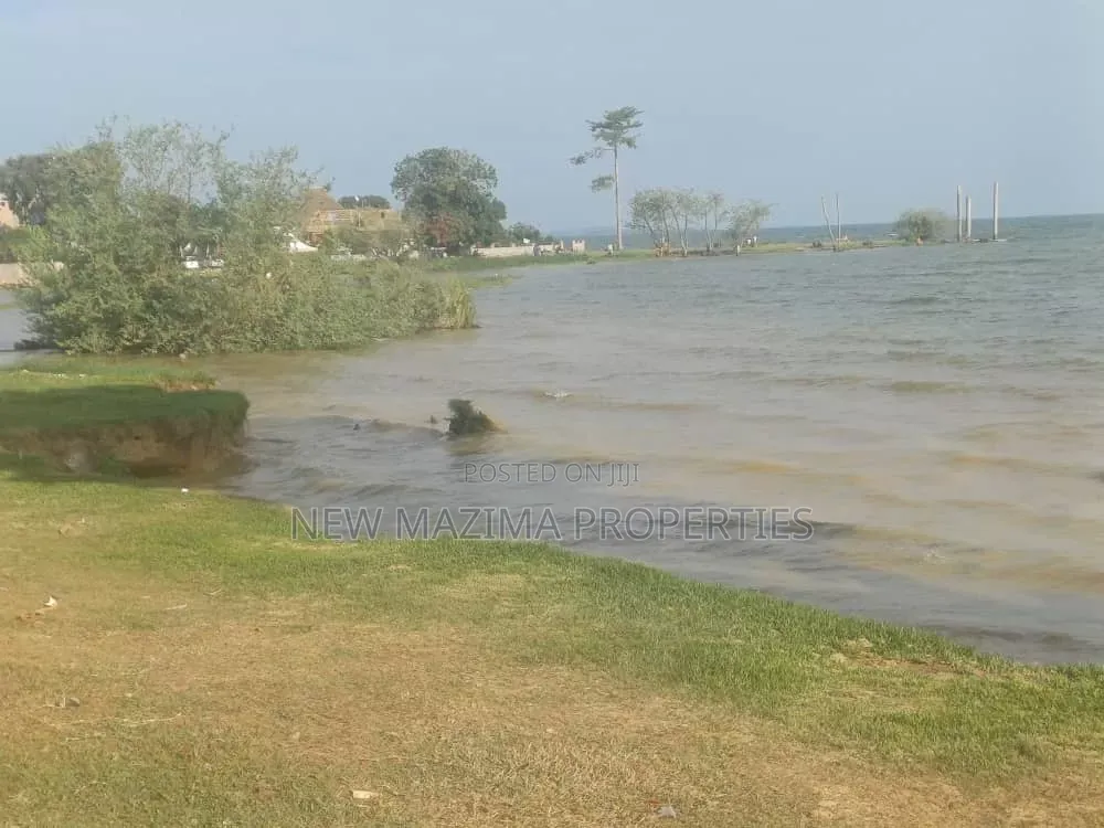 Very Beautiful Plot With Clear Blake View Forced Sale After Munyonyo in Central Division