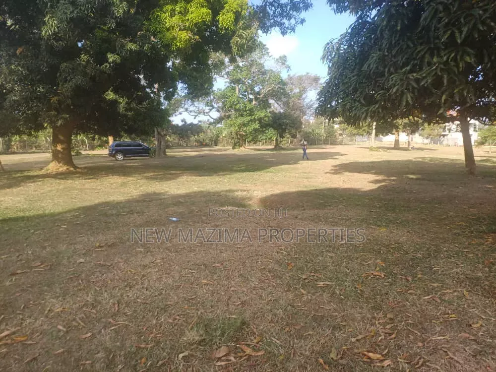 Very Beautiful Plot With Clear Blake View Forced Sale After Munyonyo in Central Division
