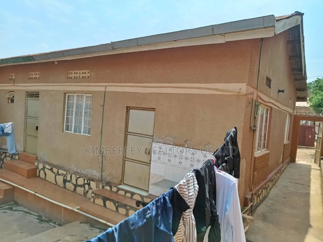 4bdrm Duplex in Division A for sale in Division A