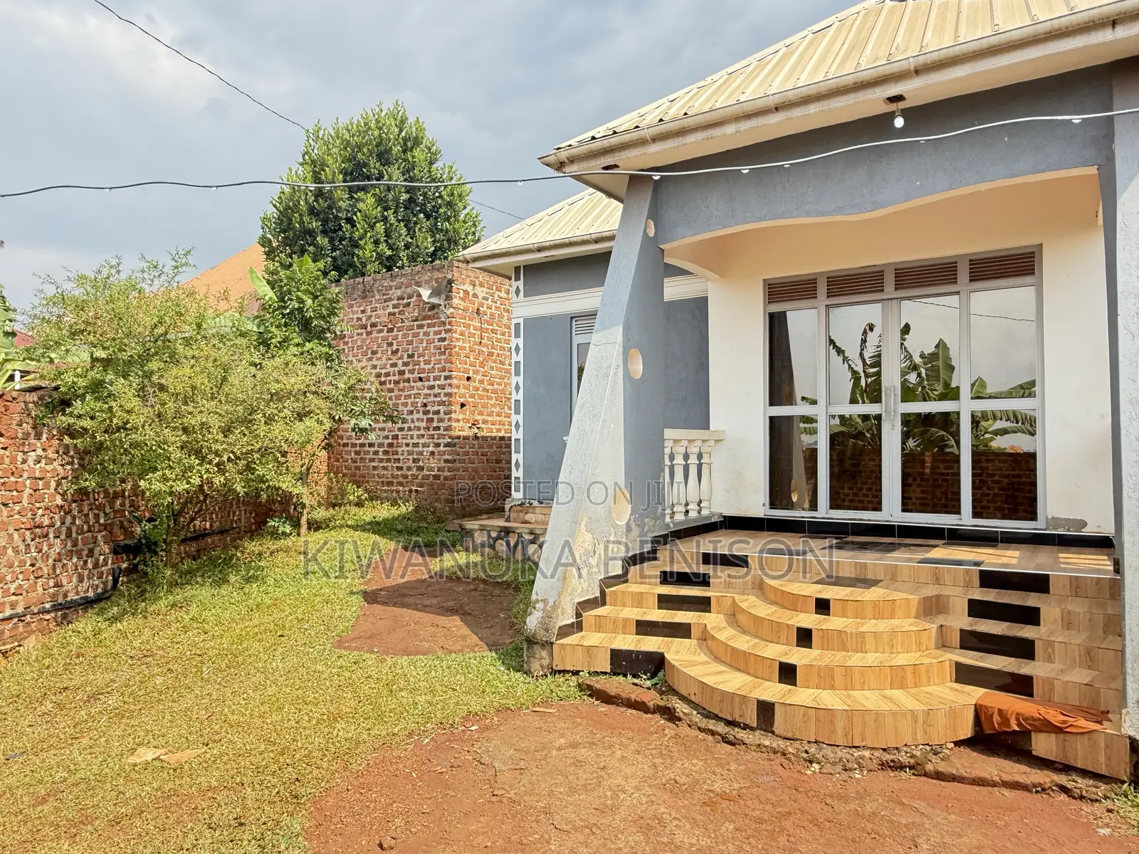 3bdrm Bungalow in Buloba, Central Division for sale in Central Division